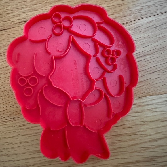 Wilton 1978 Red Christmas Cookie Cutters Set of 4 Tree, Santa, Angel, Wreath - Picture 9 of 13